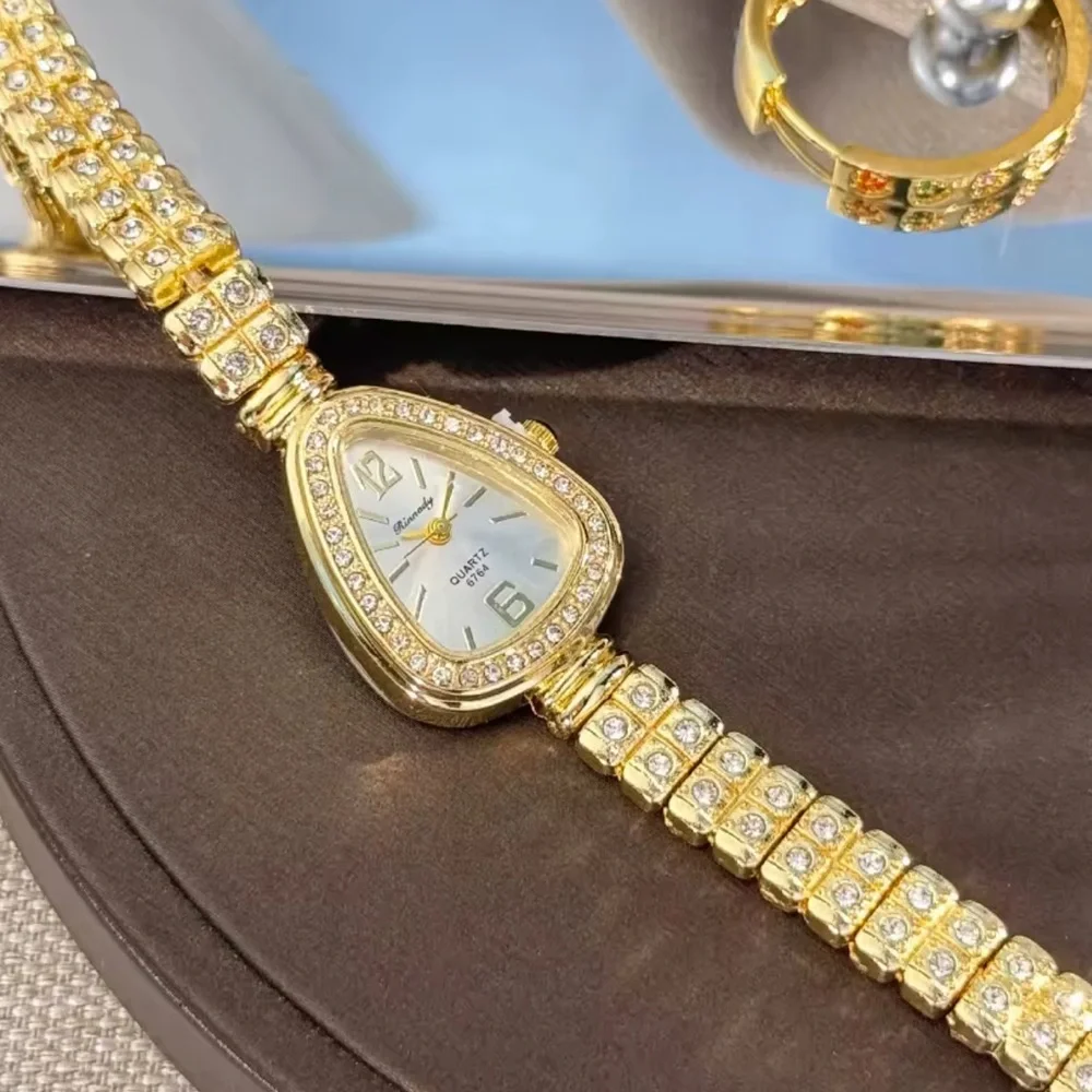 Vintage gold crystal Rhinestone Gold Watch